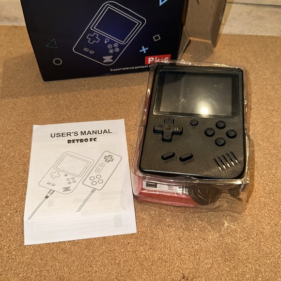 Mini Retro Handheld Game Console Built-in 400 FC Games Video Game Player - Picture 3 of 3